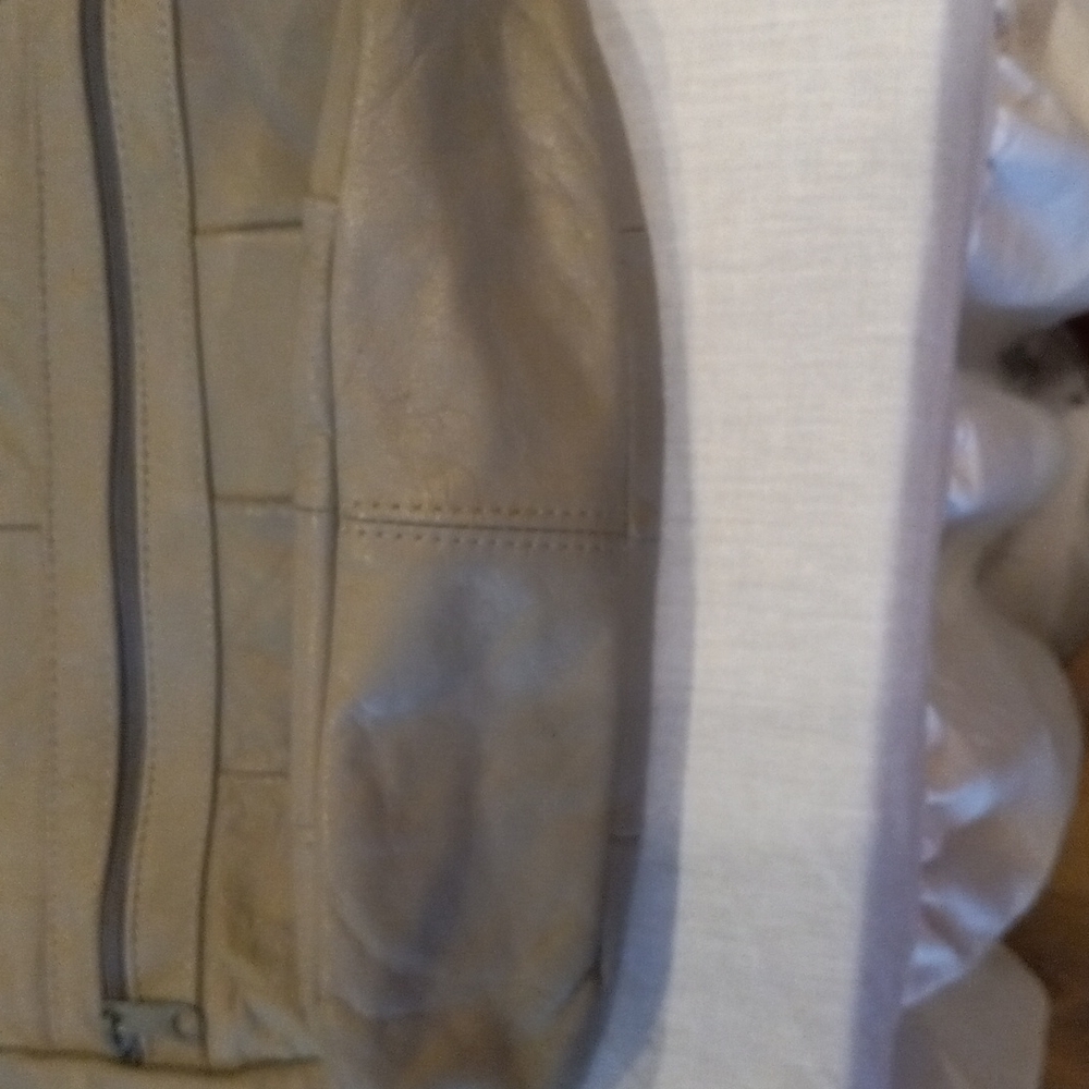 Satchel - Picture 5 of 12